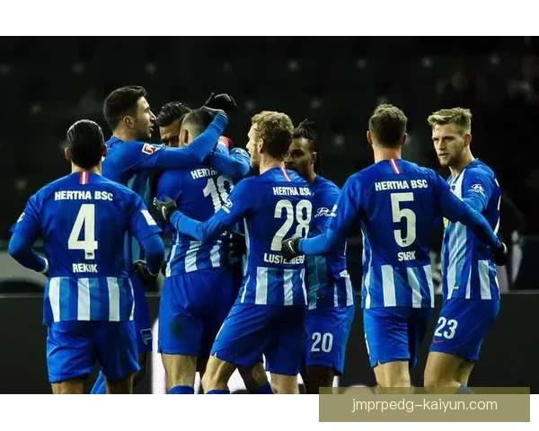 沙尔克在新赛季的战术调整显著，状态逐渐回暖值得关注