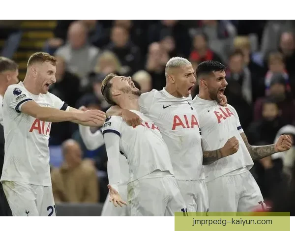 阿什拉夫在图赫尔时代表现稳健，球迷期待新赛季的精彩回归