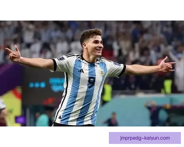 阿尔瓦雷斯世界杯进球表现稳健，助力阿根廷争夺荣誉